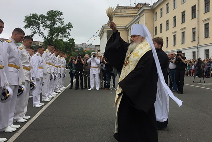 Митрополит Вениамин благословил выпускников ТОВВМУ