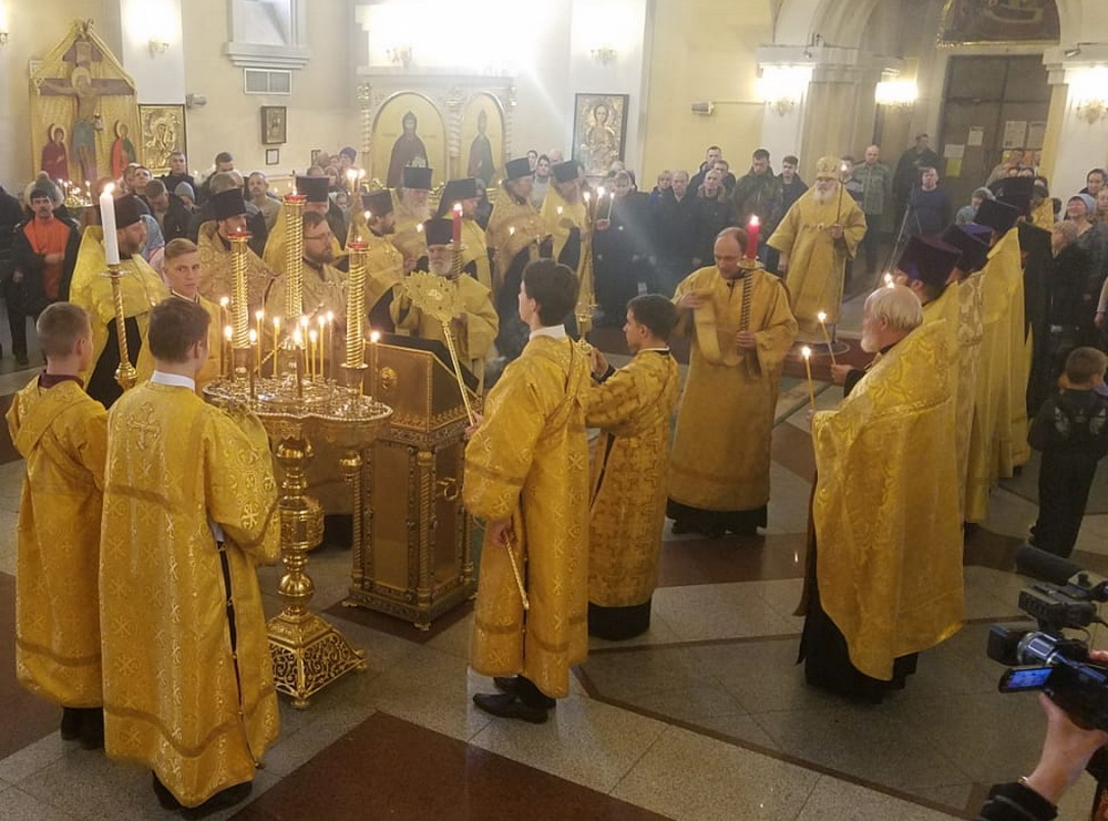 Владыка Вениамин совершил богослужения в кафедральных соборах