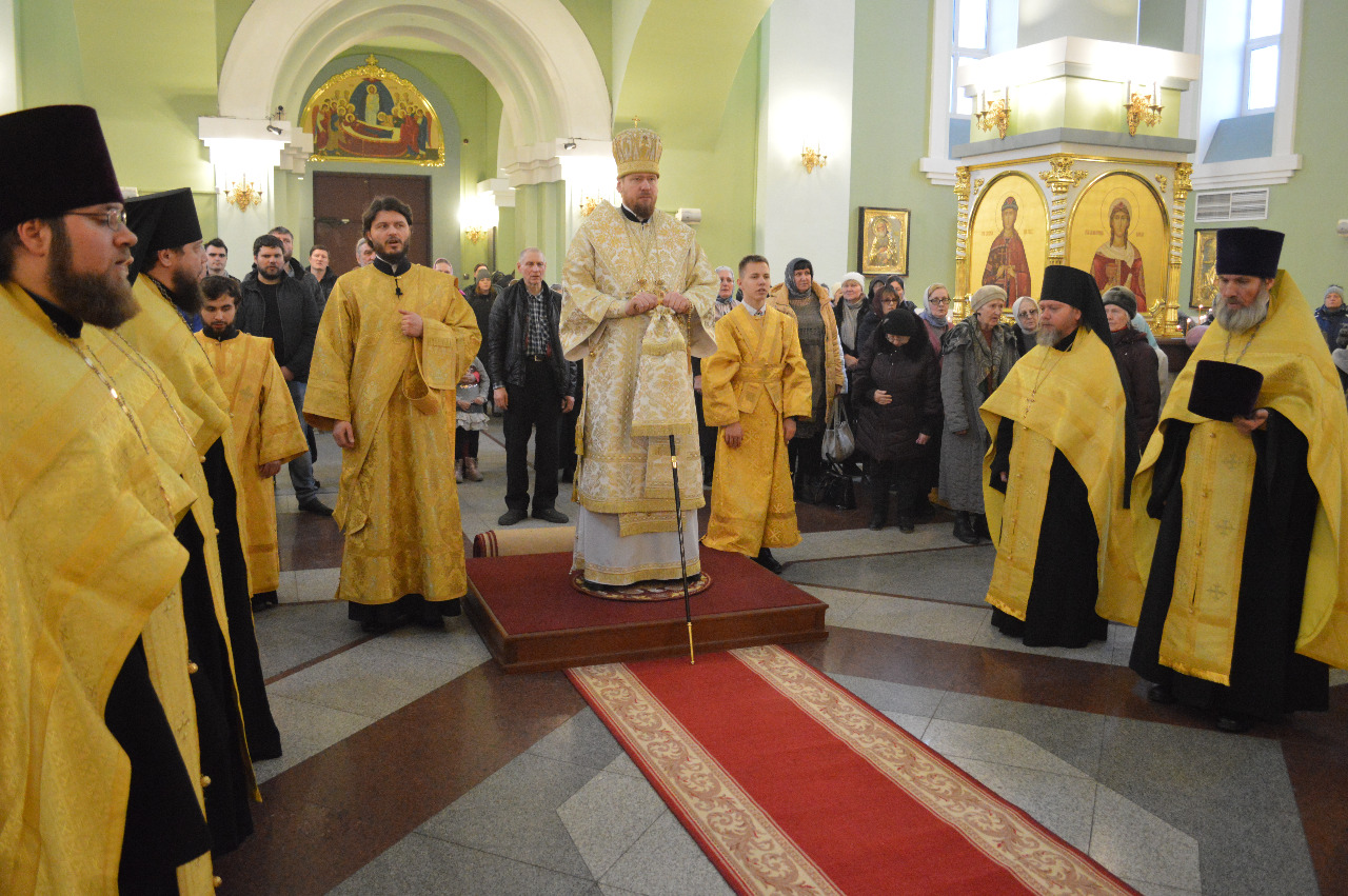 Глава Приморской митрополии совершил всенощное бдение в Покровском соборе