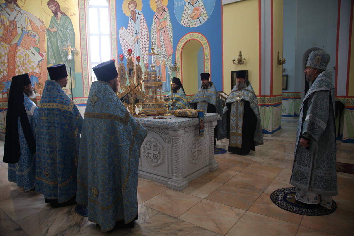 В канун праздника Рождества Богородицы епископ Николай совершил всенощное бдение в Казанском соборе г. Находки.