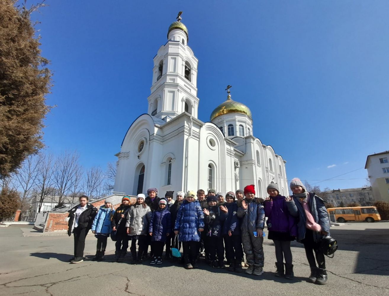 Ученики общеобразовательной школы №2 города Артема посетили храм Богоявления