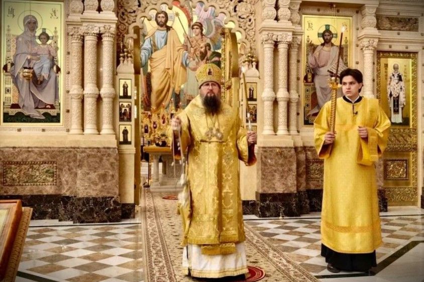 Глава митрополии совершил полиелейное богослужение в Спасо-Преображенском соборе