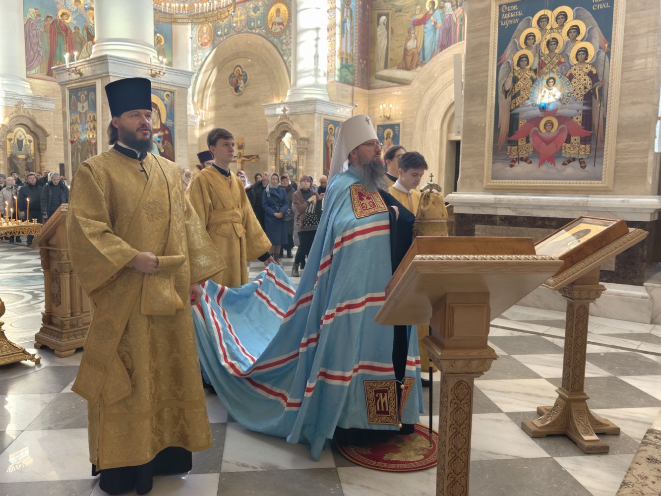 В Неделю Воспоминания Адамова изгнания митрополит Павел совершил Божественную литургию в главном храме Приморья  