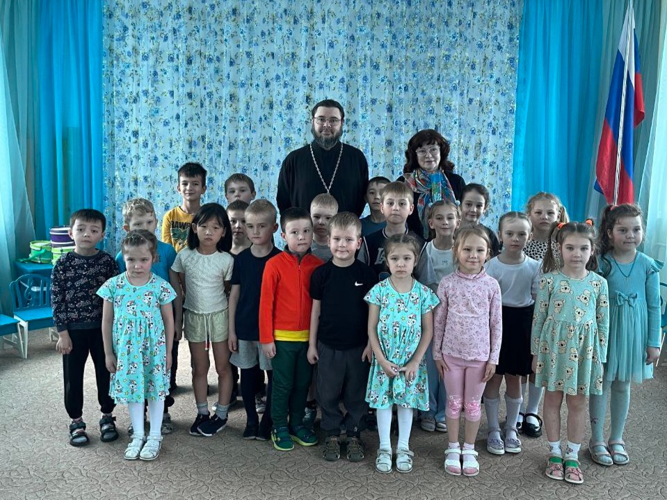 Настоятель храма святителя Николая Чудотворца б. Диомид посетил Детский сад Первомайского района