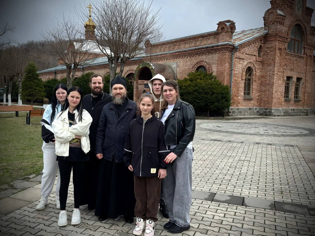 Подростки из Дальнереченска в сопровождении о. Владимира Ковальчука совершили знаменательную поездку во Владивосток