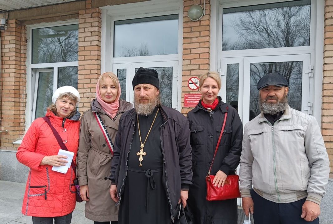 Волонтёры из храма Новомучеников и исповедников Церкви Русской навестили пациентов Окружного медцентра