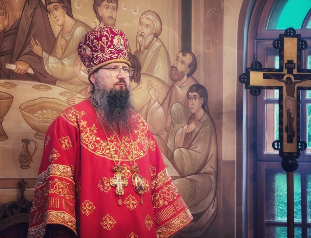 Литургию Светлого четверга в Свято-Серафимовском монастыре г. Владивостока совершил митрополит Павел