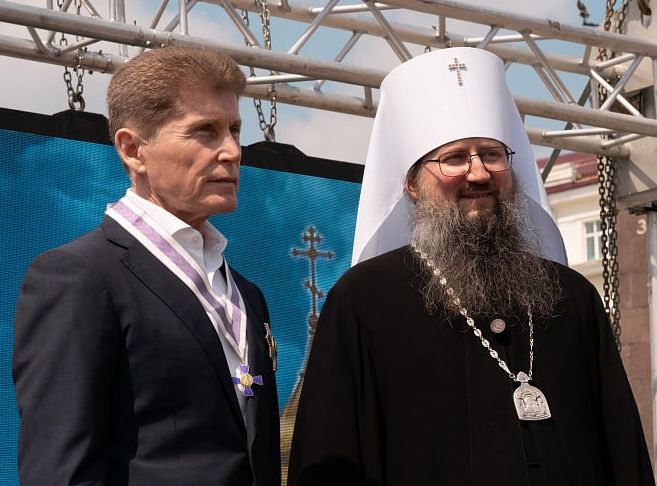 Глава приморской митрополии и глава региона приветствовали участников Пасхальных народных гуляний
