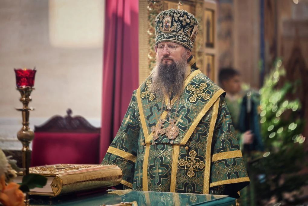В день Святой Троицы митрополит Павел совершил Божественную литургию в главном храме Приморского края