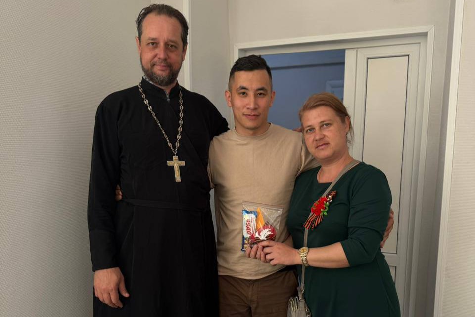 В преддверии Дня Победы иерей Андрей Мельников посетил госпиталь для ветеранов войн