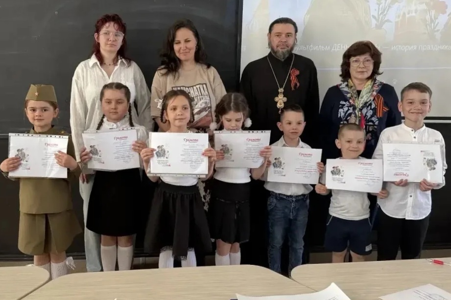 Состоялся городской конкурс чтецов «История Победы в стихах» с участием клирика епархии