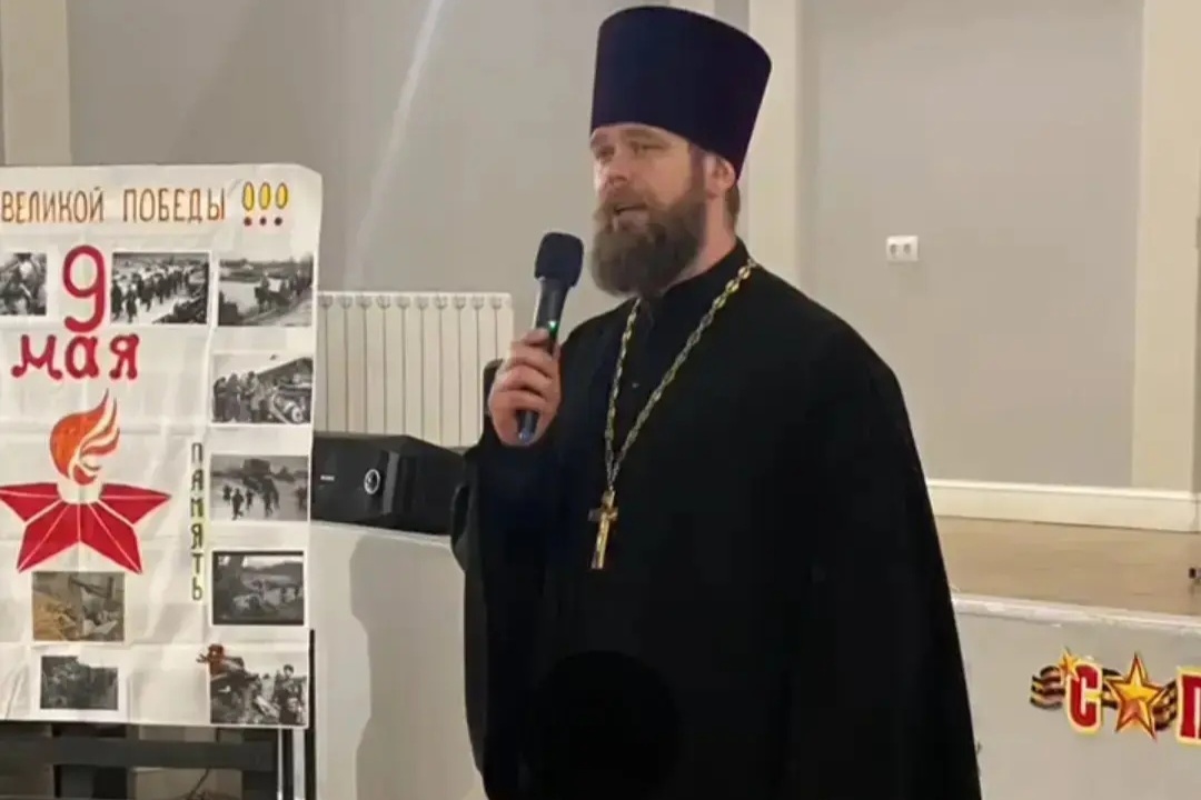 Иерей Даниил Есаков посетил мероприятие в школе № 9 г. Владивостока, посвященное Дню Победы