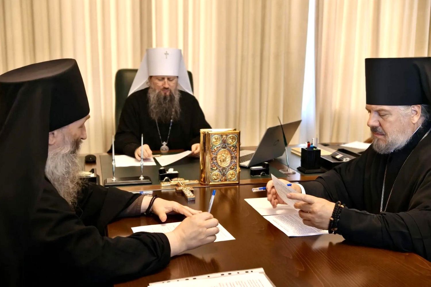 В Епархиальном управлении прошло заседание Архиерейского совета Приморской митрополии