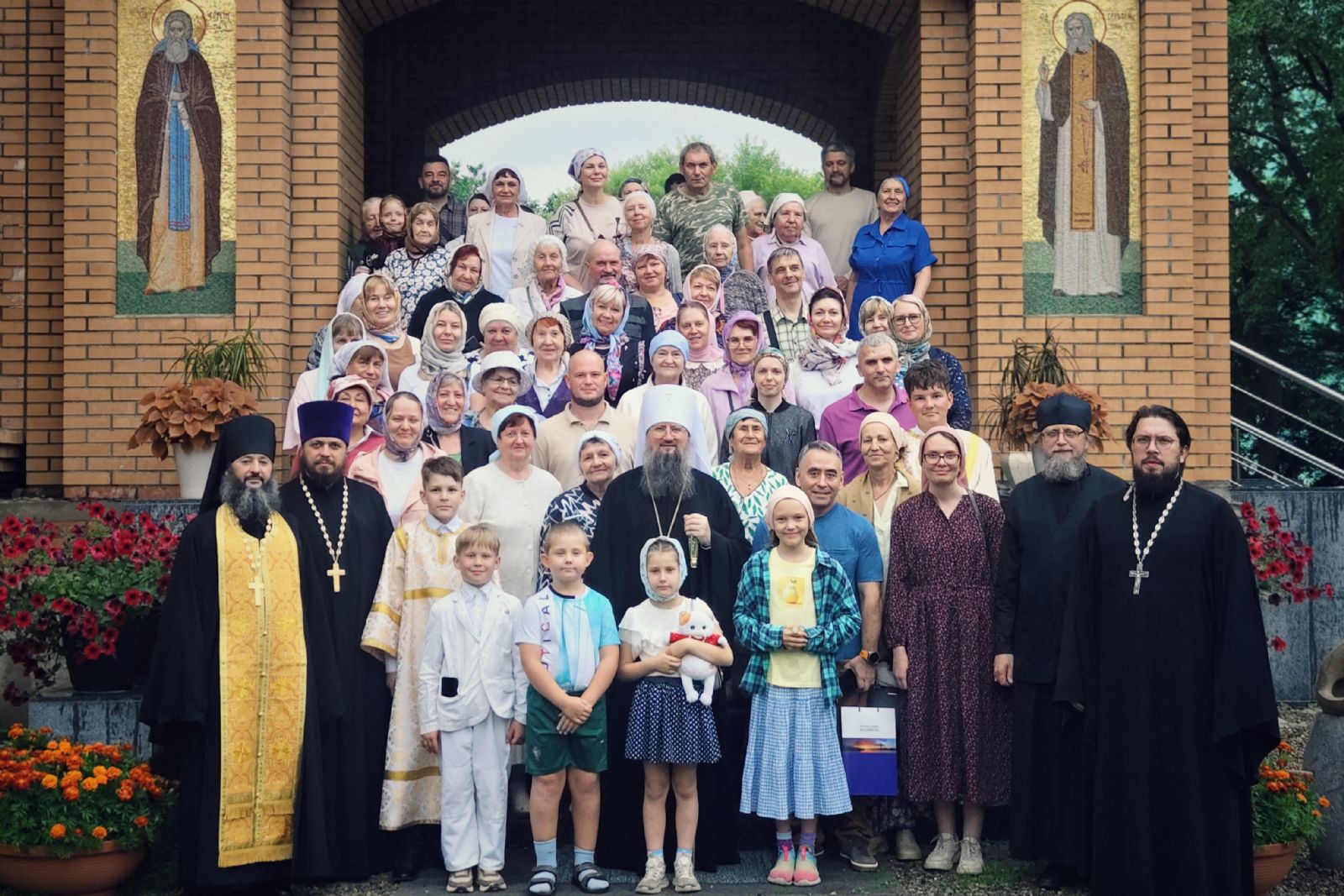 В канун престольного праздника в храме свв. апп. Петра и Павла состоялось архиерейское богослужение