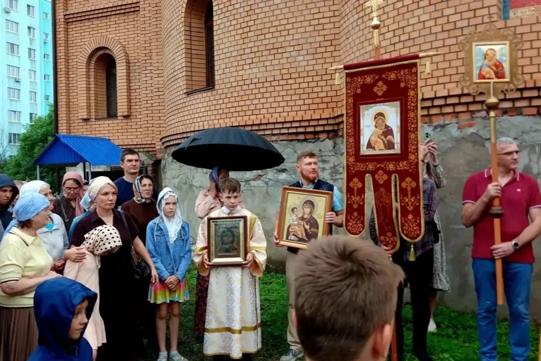 Престольные торжества прошли на приходе храма святых первоверховных апостолов Петра и Павла в поселке Трудовое