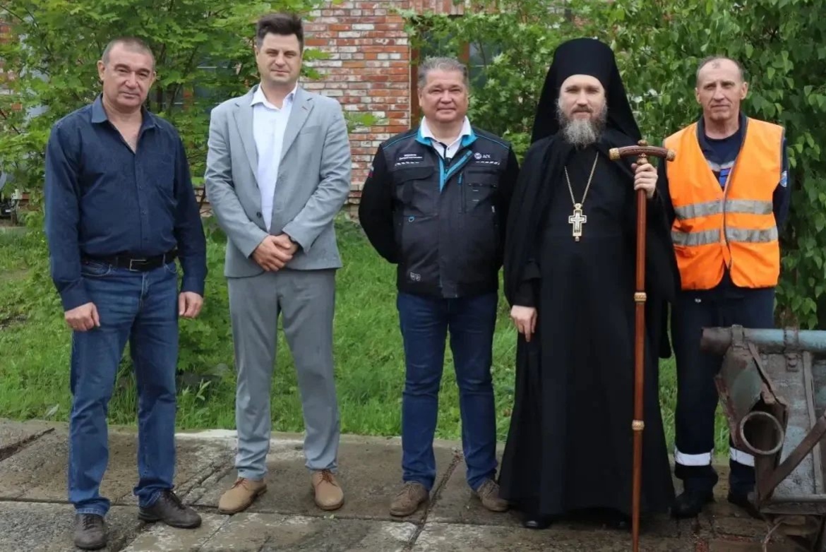 В Свято-Серафимовский монастырь доставлен уникальный артефакт — винтовая лестница из разрушенного храма начала XX века