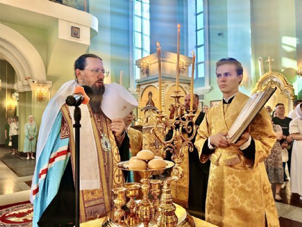 Накануне Недели 14-й по Пятидесятнице архиерейское богослужение состоялось в Покровском храме Владивостока
